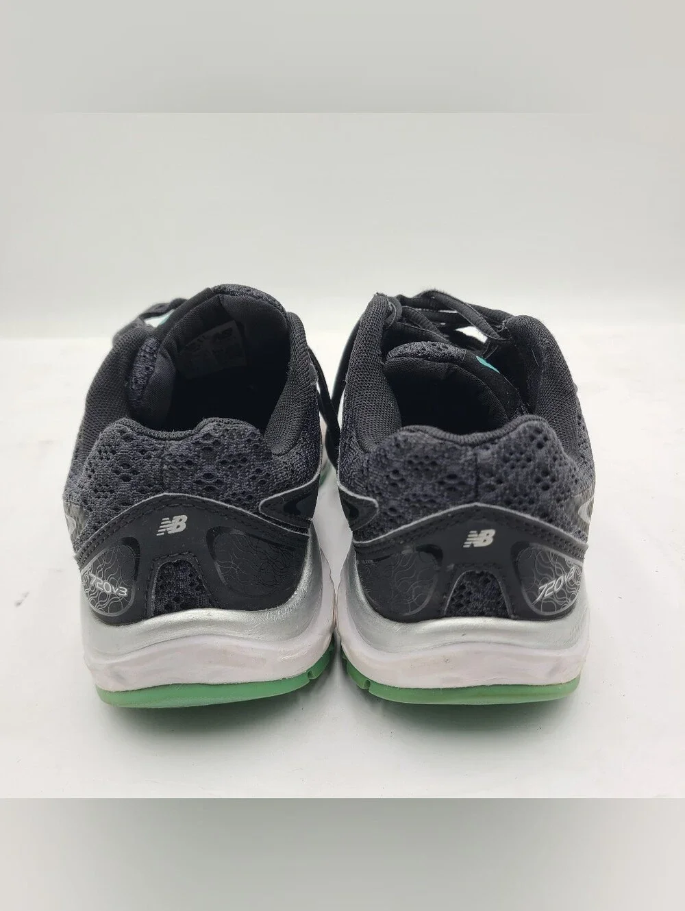 B45 New Balance Women’s 720v3 Silver Black Green Athletic Running Shoes Size 8.5